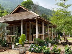 nhà gỗ làm cafe