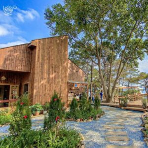 Nhà gỗ quán cafe Thông Zeo Hạ Long